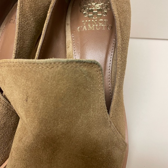 Vince Camuto Wevenly Stacked Heel Pump in Sandy Brown | Size 9M - Picture 3 of 12